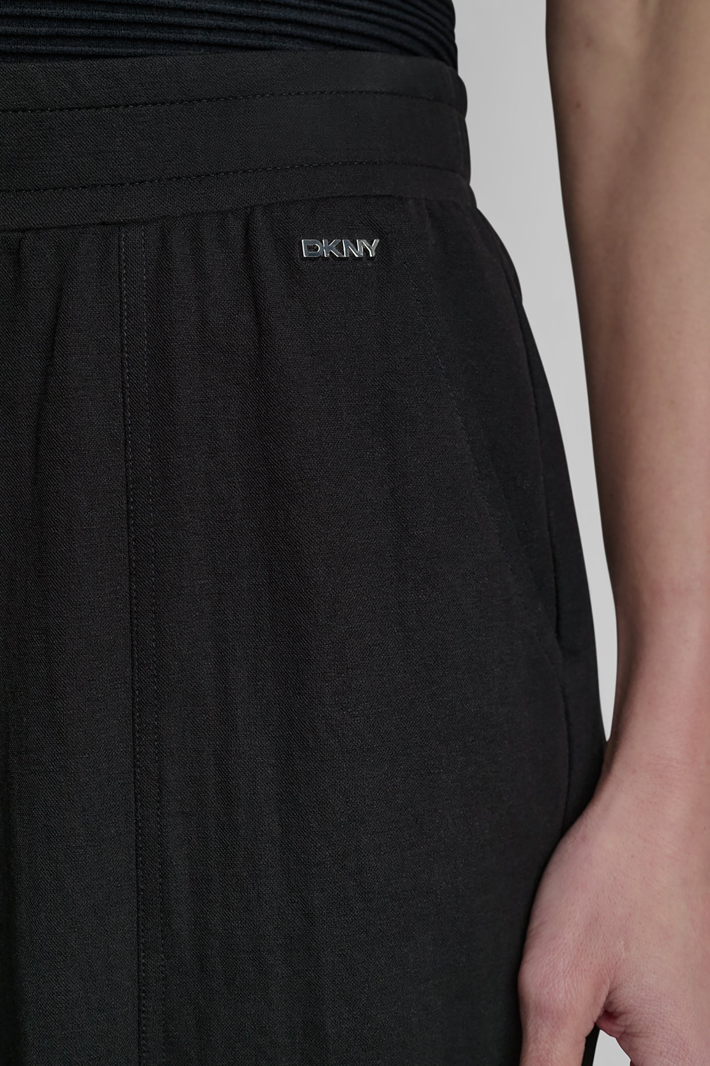 dknydw02326 6 p6bf1eqe blk alt2 dknydw02326 6 p6bf1eqe blk alt2