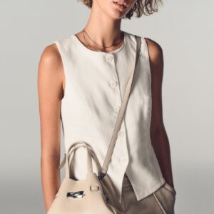 Home dkny sp26 editorial 59 c 1400x2100 bd8a4544 cf6e 470f 9181 2a37ca9e3206