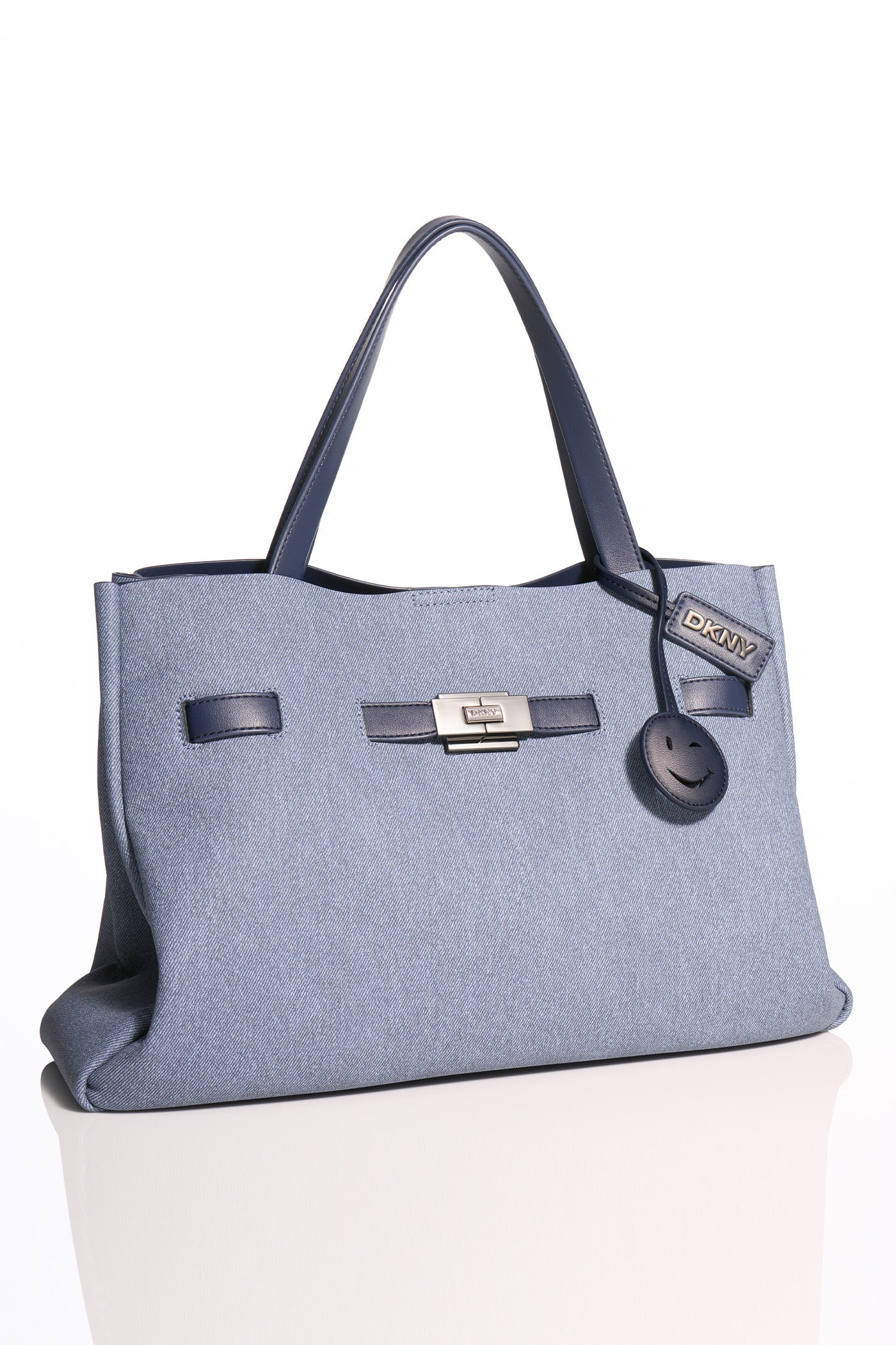 dkny sp26 still life 18 1400x2100 5c212e85 5831 48bc b62b 29baad5b64b8 dkny sp26 still life 18 1400x2100 5c212e85 5831 48bc b62b 29baad5b64b8