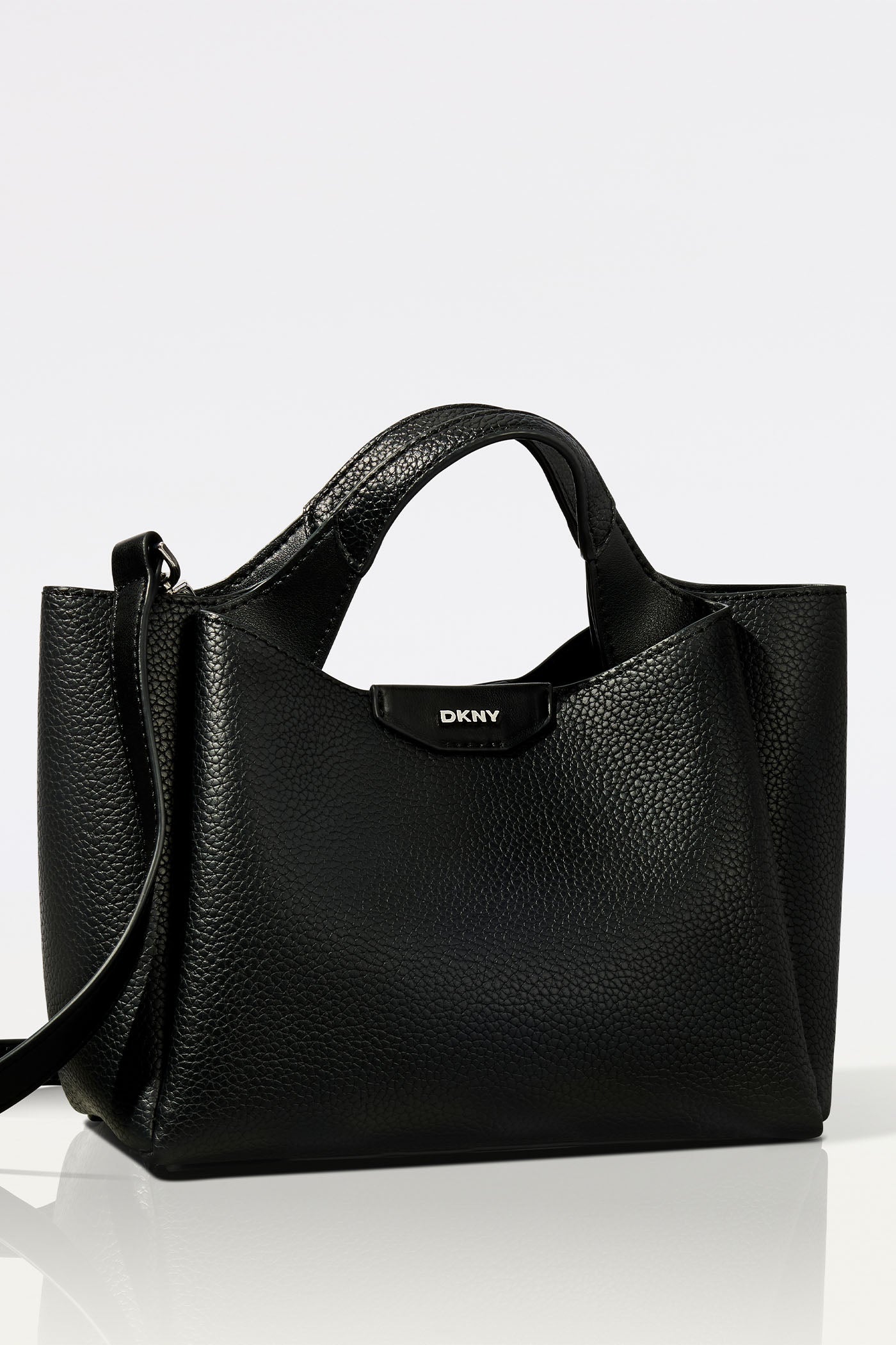 dkny summer25 still life 11 1400x2100 c2a3126f dd96 43e5 93f2 ab770e59e438 dkny summer25 still life 11 1400x2100 c2a3126f dd96 43e5 93f2 ab770e59e438