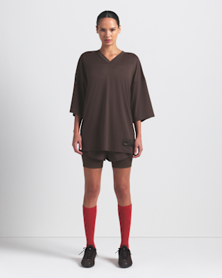 nikeskims airy Женская футболка оверсайз с v образным вырезом nikeskims airy Женская футболка оверсайз с v образным вырезом
