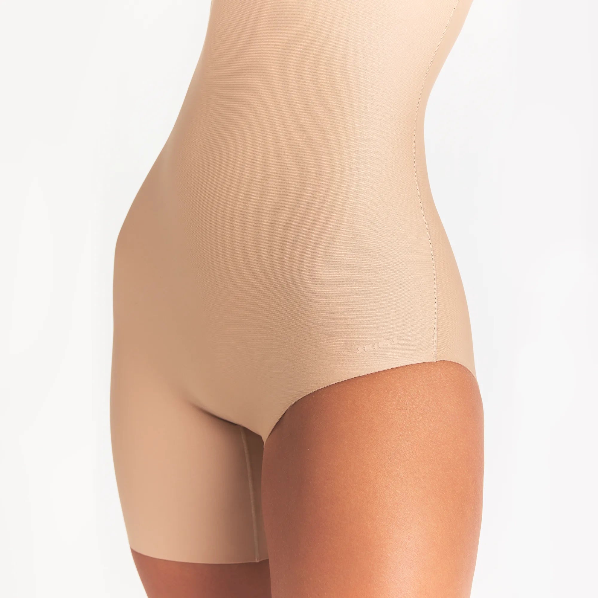 skims body left leg solution short skims body left leg solution short