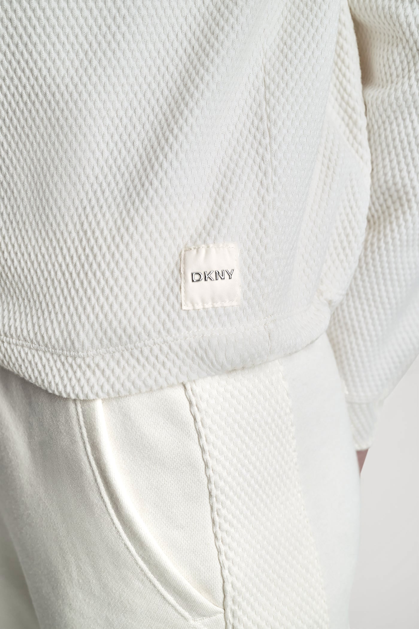 dknydp02126 11 dp6t1860 en2 alt3 87d2be06 edc0 40b0 83fd d1d14ebdf8e4 dknydp02126 11 dp6t1860 en2 alt3 87d2be06 edc0 40b0 83fd d1d14ebdf8e4