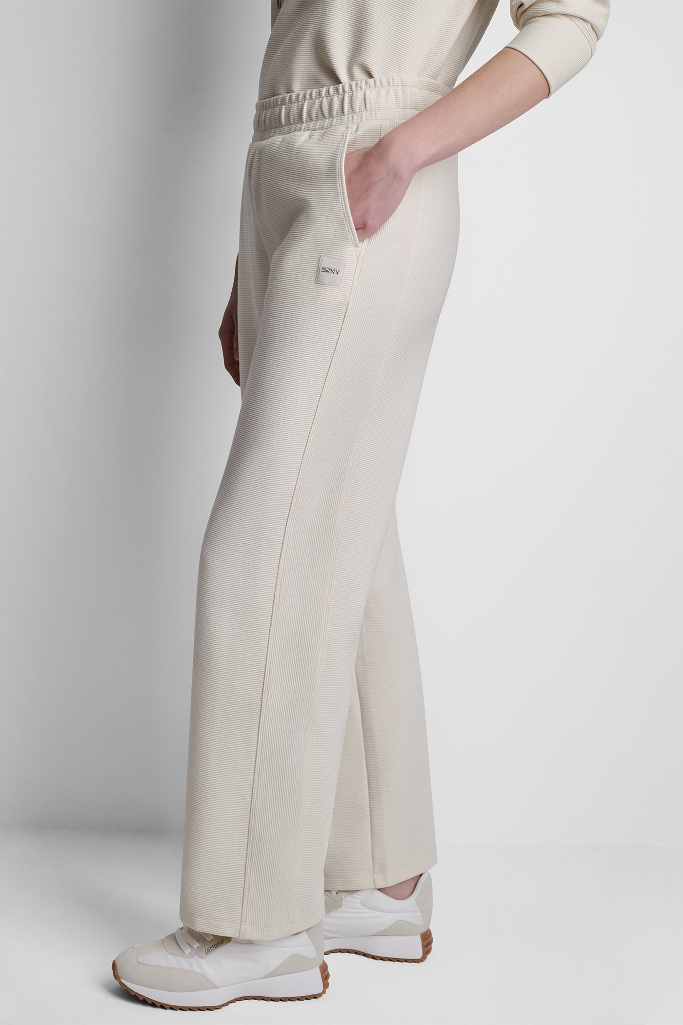 dknydp02526 10 dp6p3875 en2 s dknydp02526 10 dp6p3875 en2 s