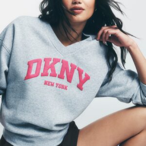 dkny su26 editorial 38 1400x2100 293c3dda 42e5 4f40 b0b7 2747b3abe55f