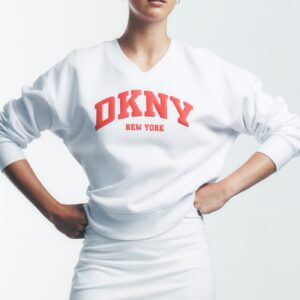 dkny su26 editorial 40 1400x2100 0b28b136 9aec 430a 8f73 9789e70a0b82