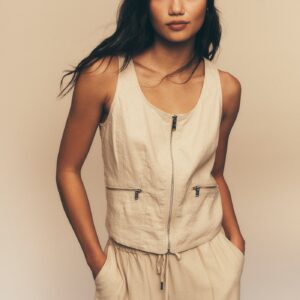 dkny su26 editorial 77 1400x2100 1dae5bb9 bacb 40ce 8061 155549314d04