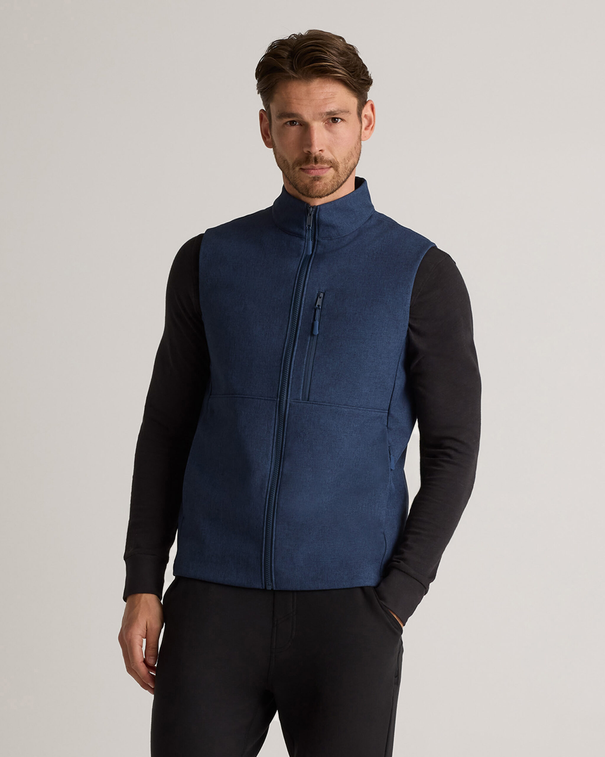 Жилет softshell на флисовой подкладке с молнией во всю длину Жилет softshell на флисовой подкладке с молнией во всю длину