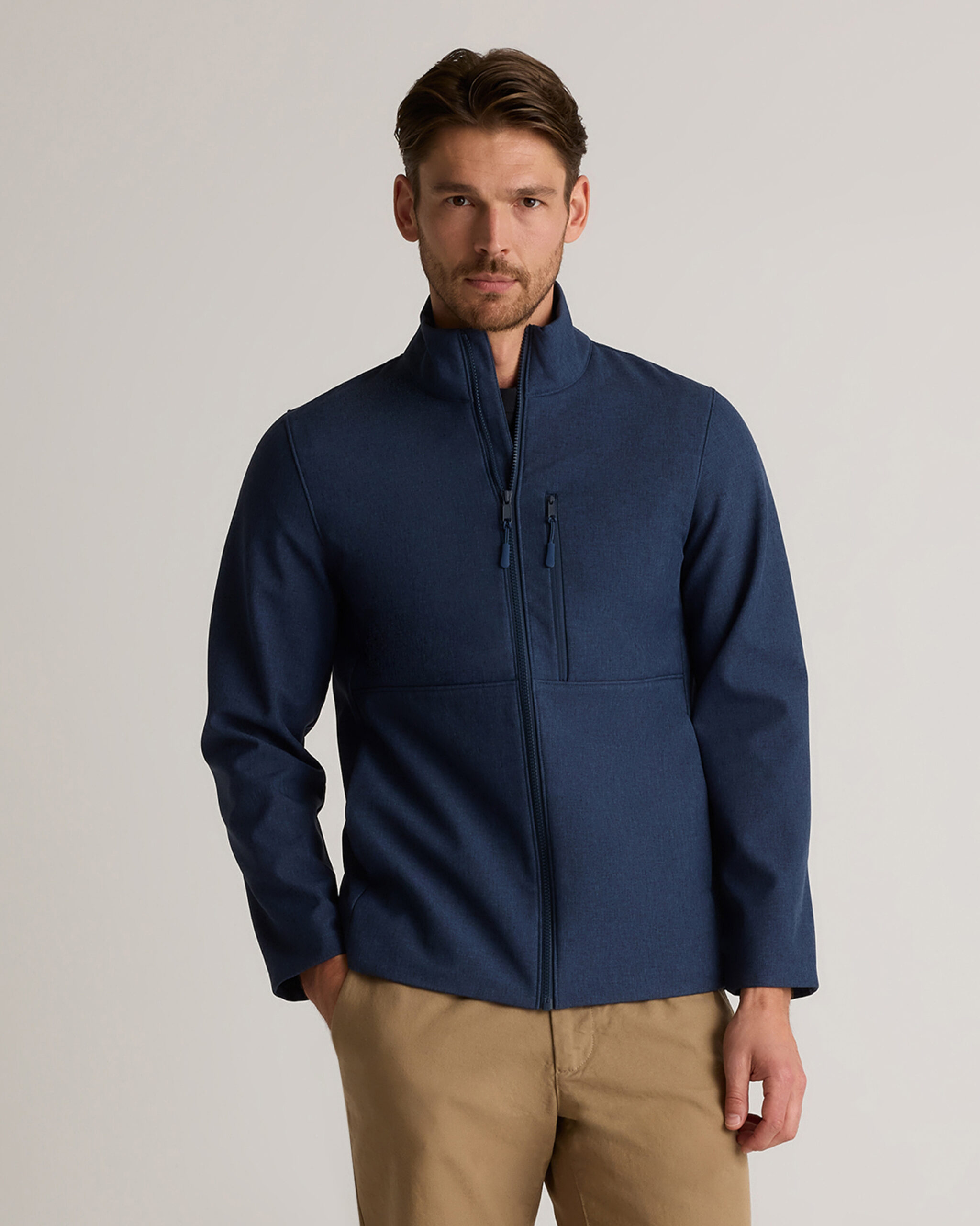 Куртка softshell на молнии во всю длину на флисовой подкладке Куртка softshell на молнии во всю длину на флисовой подкладке