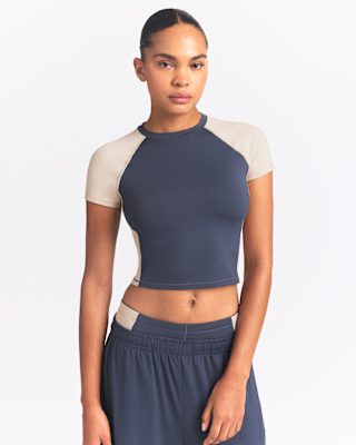 nikeskims matte shine mix Женский укороченный топ с короткими рукавами nikeskims matte shine mix Женский укороченный топ с короткими рукавами