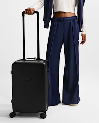 nike carry on luggage 22 дюймовый жесткий корпус (52 л) nike carry on luggage 22 дюймовый жесткий корпус (52 л)