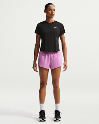 nike swift breathe Женские шорты для бега dri fit со средней посадкой 2,5 дюйма и короткой подкладкой nike swift breathe Женские шорты для бега dri fit со средней посадкой 2,5 дюйма и короткой подкладкой