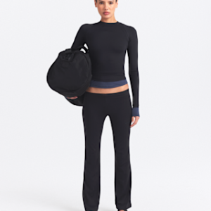 Витрина nikeskims airy Женские мини расклешенные брюки с низкой посадкой