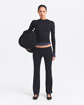 nikeskims airy Женские мини расклешенные брюки с низкой посадкой nikeskims airy Женские мини расклешенные брюки с низкой посадкой