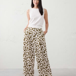 wide leg mid rise pleated pull on pant