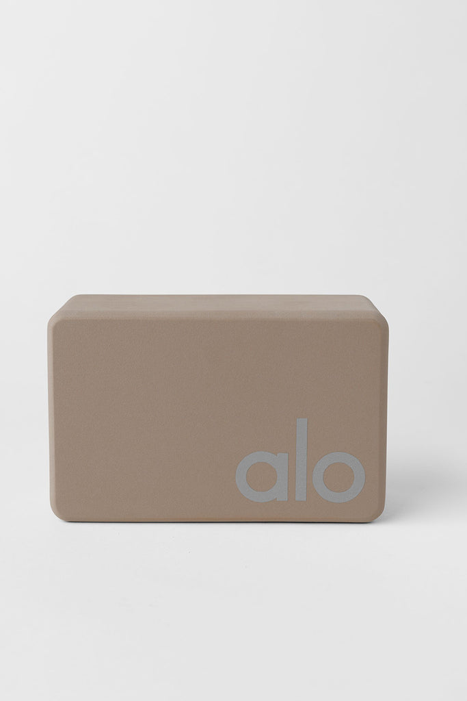 Поднятие блока йоги Поднятие блока йоги