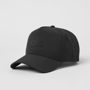 Исполнитель: district trucker hat