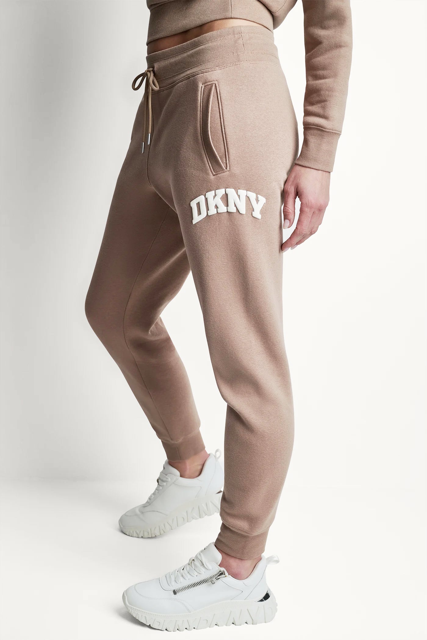 dknydp02126 16 dp6p3896 d53 s 2fd678c7 44a1 4de5 8b01 fd4e70f8de28 dknydp02126 16 dp6p3896 d53 s 2fd678c7 44a1 4de5 8b01 fd4e70f8de28