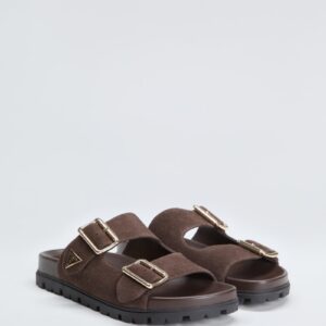 fasten suede sandals