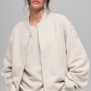 Известная куртка varsity