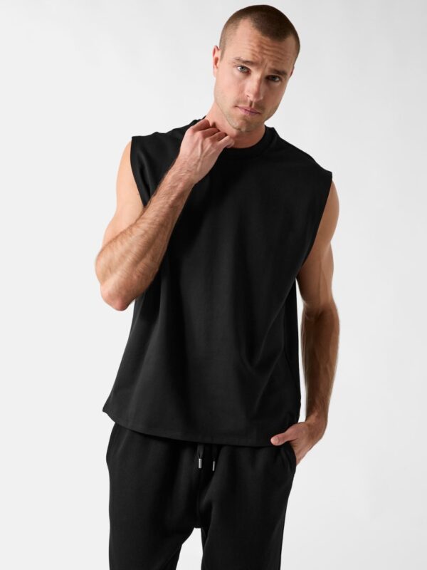 muscle crewneck tee