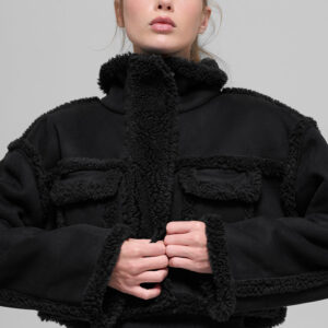 Фальшивый снегопад shearling обрезал куртку