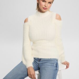 takara fuzzy sweater