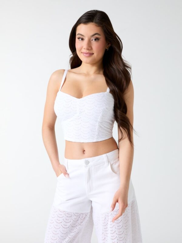 eyelets top