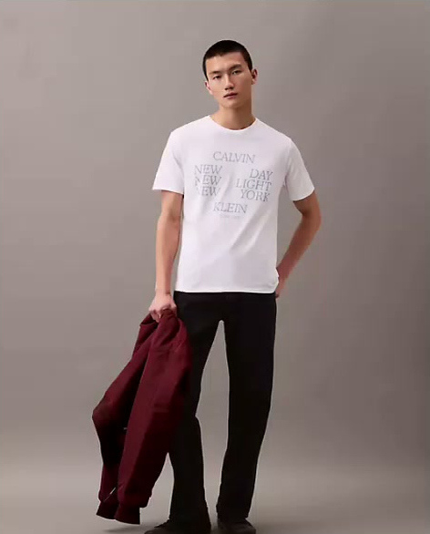 textured box graphic classic crewneck t shirt