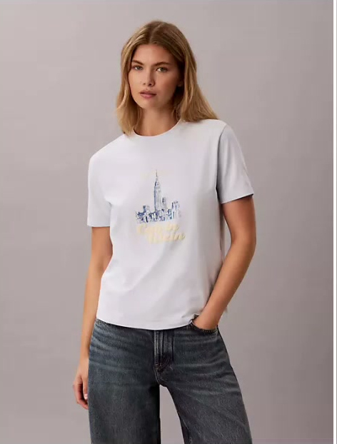 slim cityscape embossed logo tee