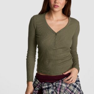 waﬄe snap long sleeve henley top