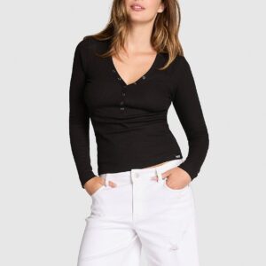 waﬄe snap long sleeve henley top