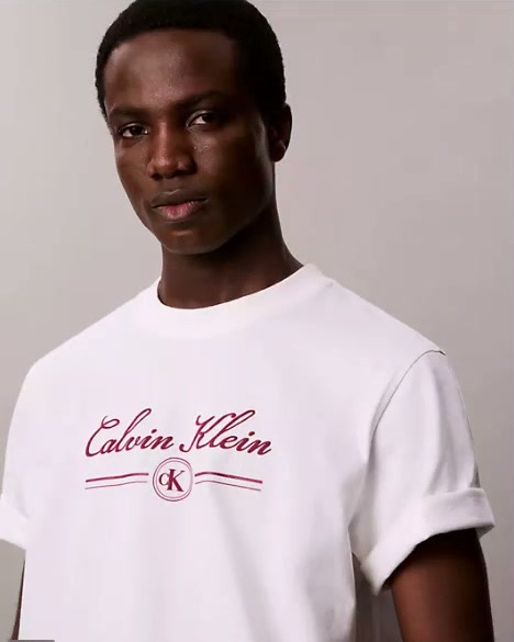 script logo graphic tee