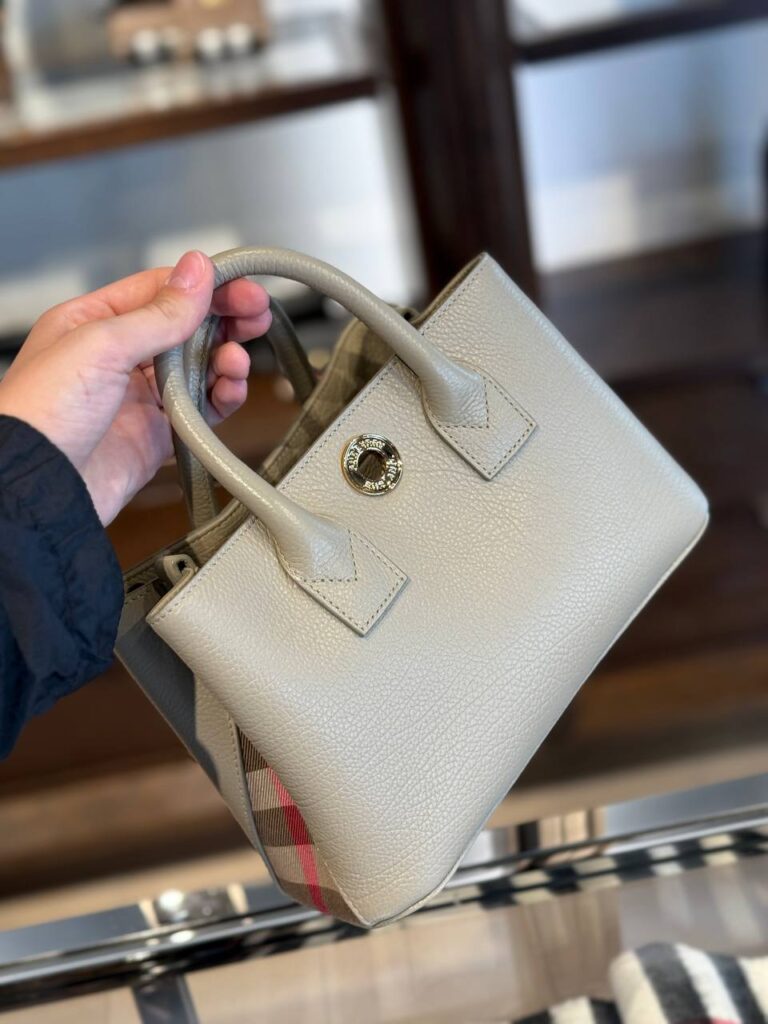 Burberry♥️ 93 500₽ c доставкой до нашего склада в России file 3189