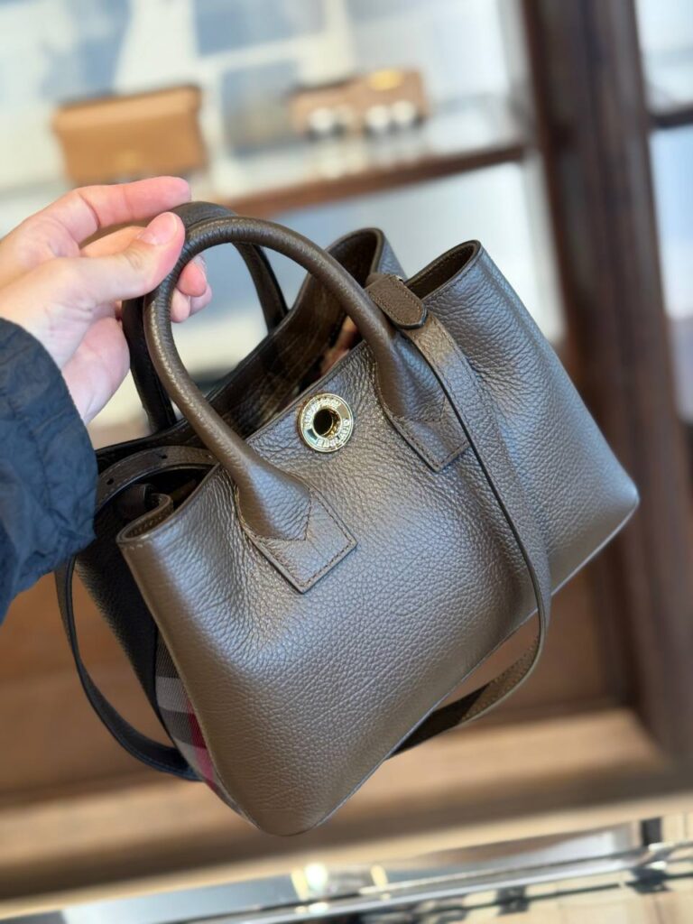 Burberry♥️ 93 500₽ c доставкой до нашего склада в России file 3190